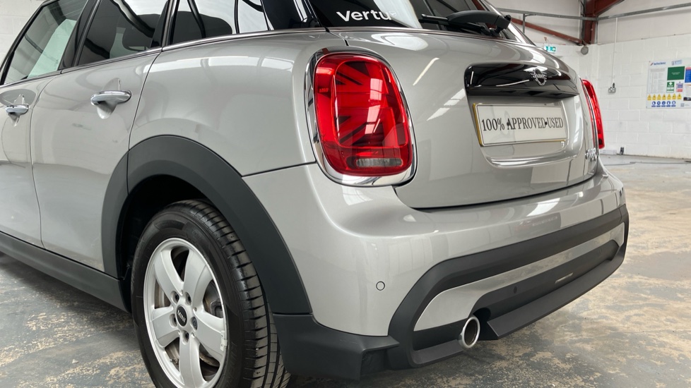 MINI Hatchback 1.5 Cooper Classic Premium Plus 5dr Auto Petrol Hatchback - Image 32