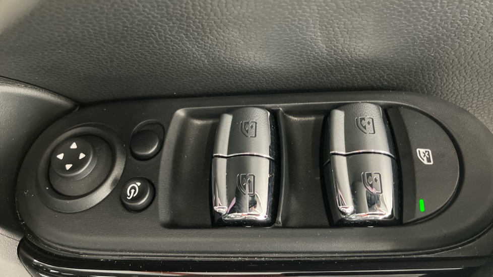 MINI Hatchback 1.5 Cooper Classic Premium Plus 5dr Auto Petrol Hatchback - Image 47