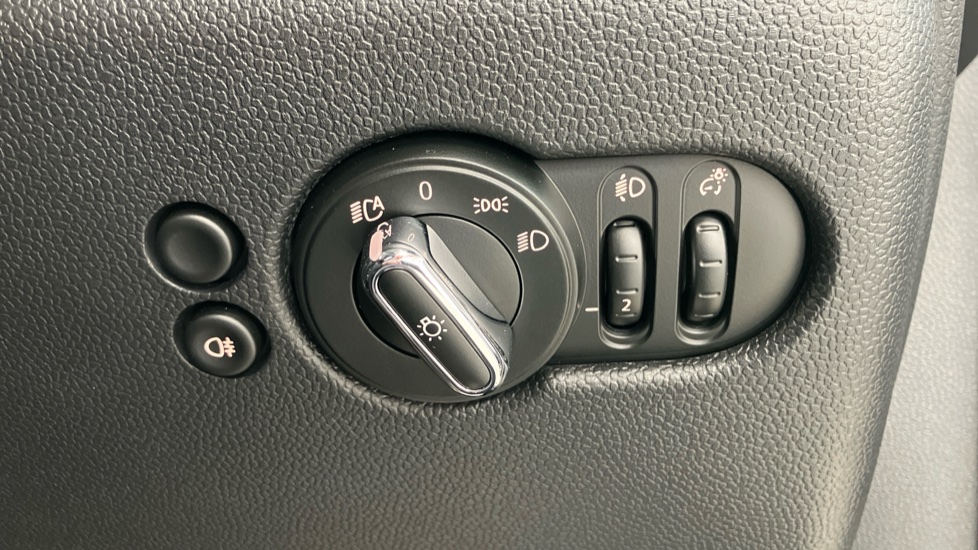 MINI Hatchback 1.5 Cooper Classic Premium Plus 5dr Auto Petrol Hatchback - Image 50