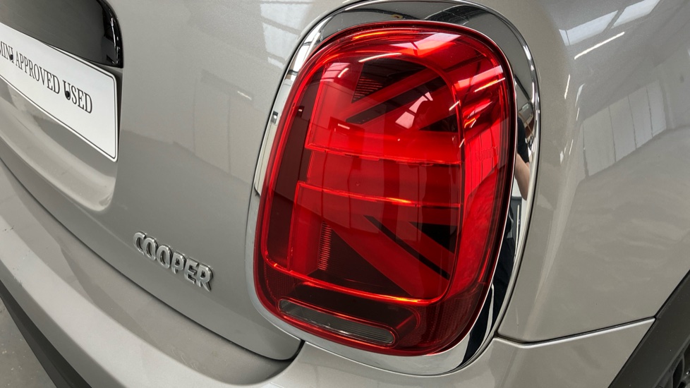 MINI Hatchback 1.5 Cooper Exclusive Premium 5dr Auto Petrol Hatchback - Image 22