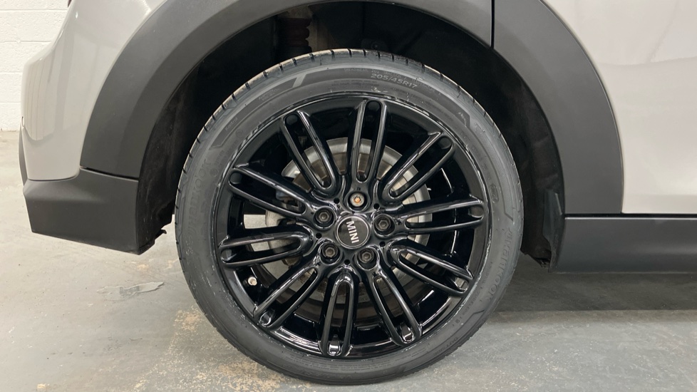 MINI Hatchback 1.5 Cooper Exclusive Premium 5dr Auto Petrol Hatchback - Image 26