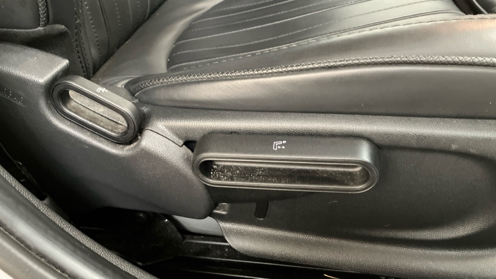 MINI Hatchback 1.5 Cooper Exclusive Premium 5dr Auto Petrol Hatchback - Image 51