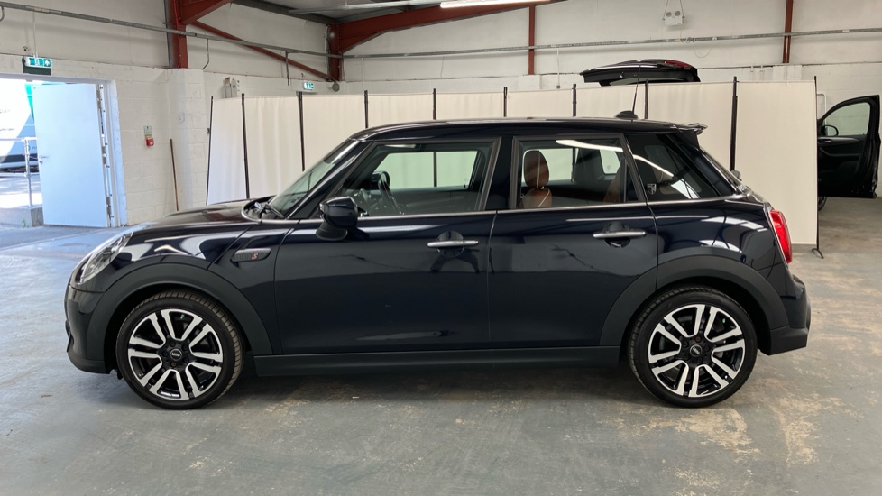 MINI Hatchback 2.0 Cooper S Exclusive Premium 5dr Auto Petrol Hatchback - Image 30