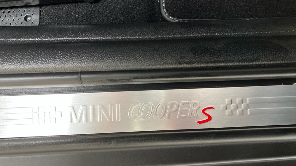 MINI Hatchback 2.0 Cooper S Exclusive Premium 5dr Auto Petrol Hatchback - Image 43