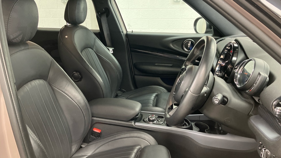 MINI Clubman 1.5 Cooper Exclusive 6dr Auto Petrol Estate - Image 11