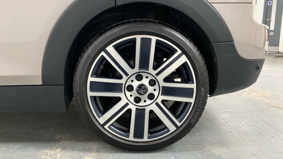 MINI Clubman 1.5 Cooper Exclusive 6dr Auto Petrol Estate - Image 32