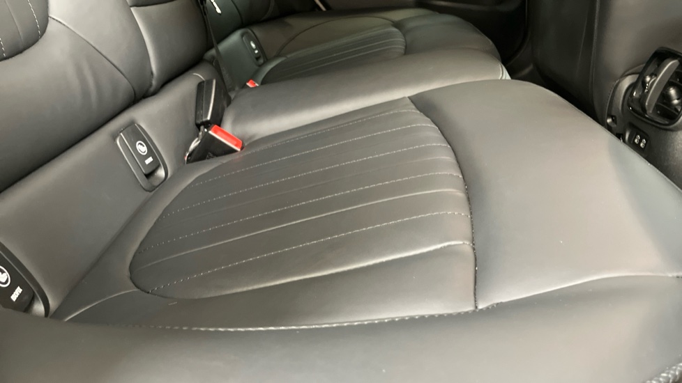 MINI Clubman 1.5 Cooper Exclusive 6dr Auto Petrol Estate - Image 35