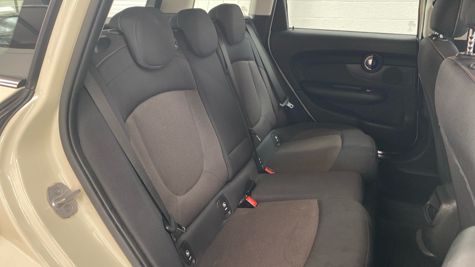 MINI Clubman 1.5 Cooper Classic 6dr Auto [Comfort Pack] Petrol Estate - Image 12