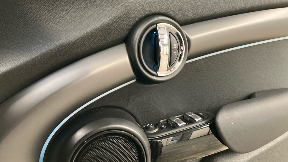 MINI Hatchback 1.5 Cooper Exclusive Premium 5dr Auto Petrol Hatchback - Image 20