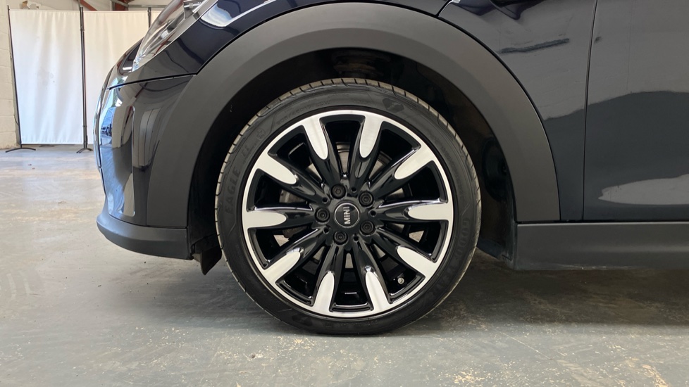 MINI Hatchback 1.5 Cooper Exclusive Premium 5dr Auto Petrol Hatchback - Image 27