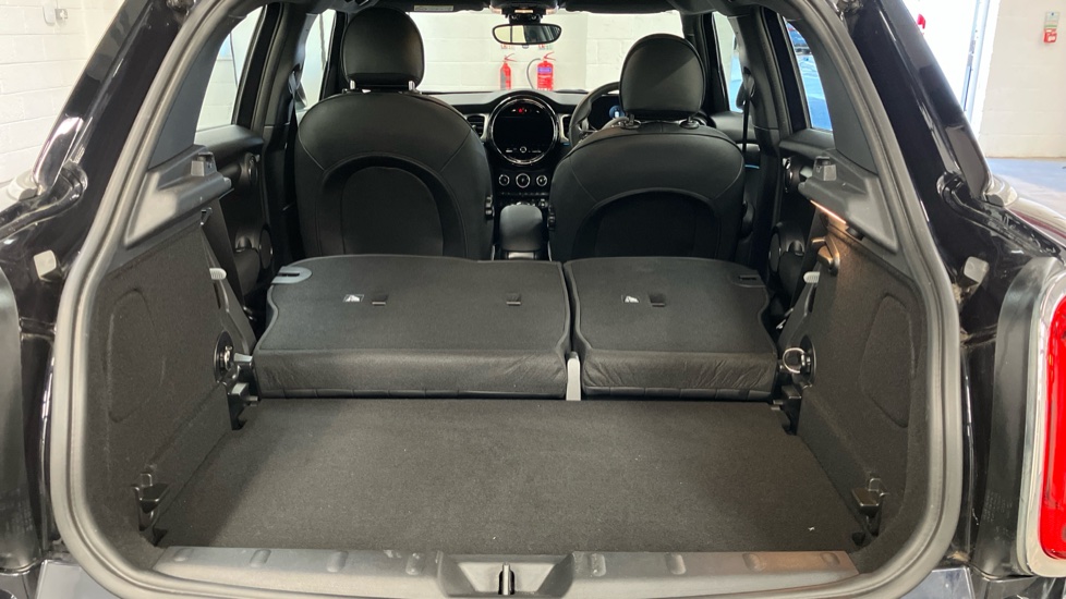 MINI Hatchback 1.5 Cooper Exclusive Premium 5dr Auto Petrol Hatchback - Image 30