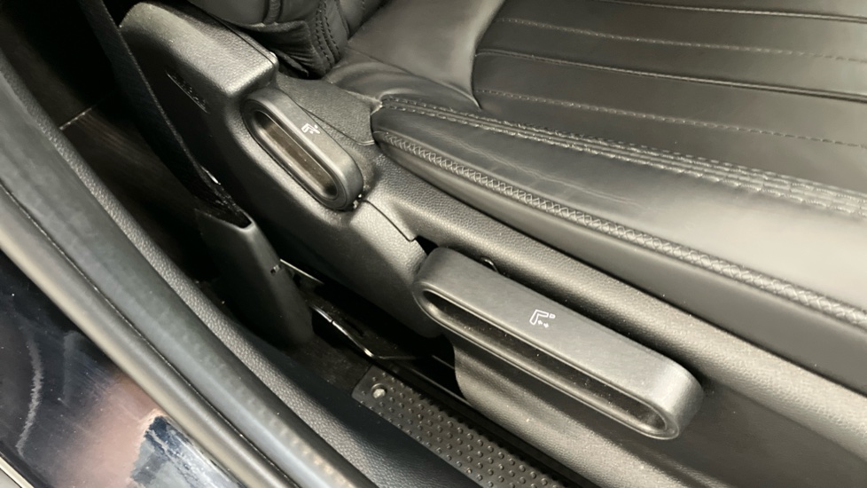 MINI Hatchback 1.5 Cooper Exclusive Premium 5dr Auto Petrol Hatchback - Image 45
