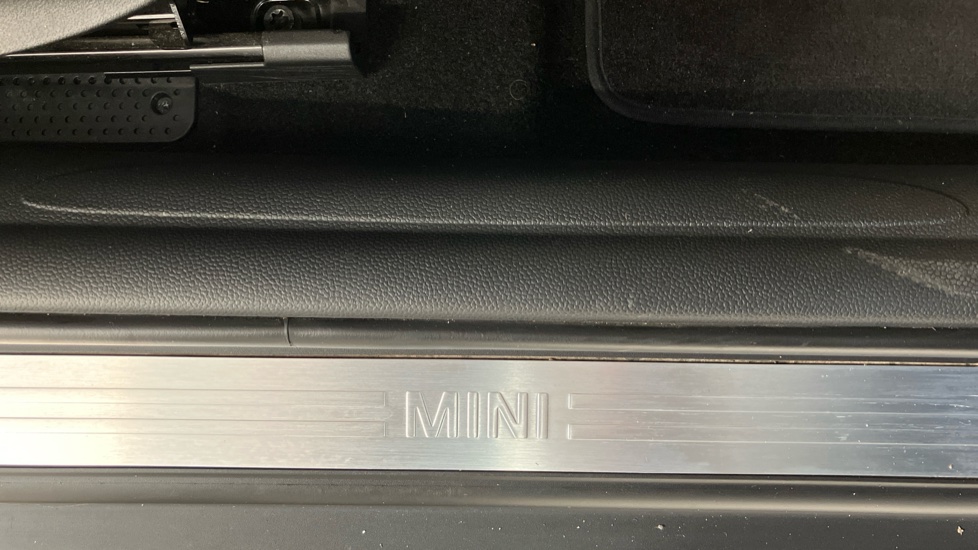 MINI Cooper 2.0 S Exclusive 5dr Auto Petrol Hatchback - Image 32