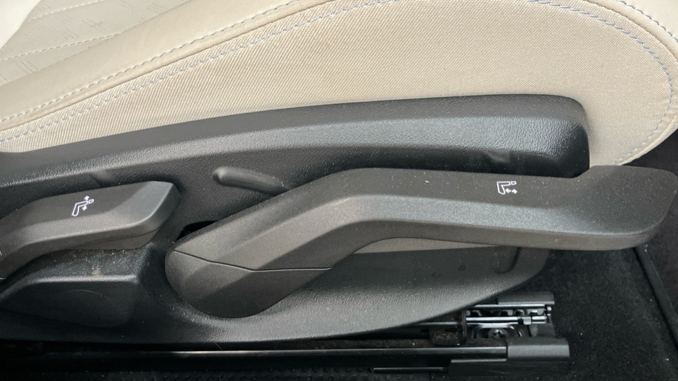 MINI Cooper 2.0 S Exclusive 5dr Auto Petrol Hatchback - Image 33