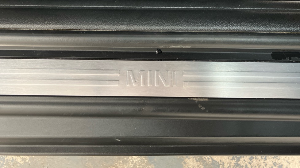 MINI Cooper 2.0 S Exclusive 3dr Auto Petrol Hatchback - Image 34