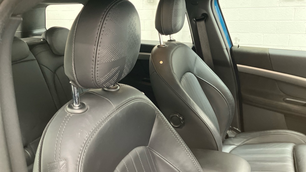 MINI Countryman 1.5 Cooper Exclusive ALL4 5dr Auto [Com/Nav+ Pack] Petrol Hatchback - Image 40