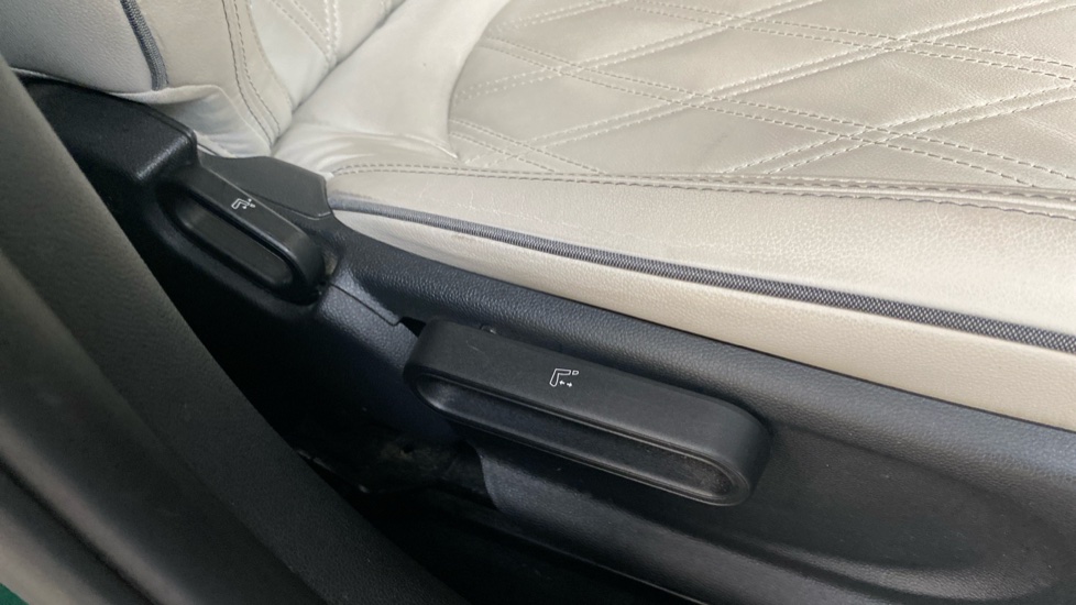 MINI Clubman 2.0 Cooper S Exclusive 6dr [Comfort/Nav+ Pack] Petrol Estate - Image 39