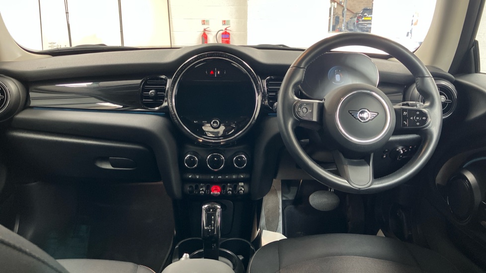 MINI Hatchback 1.5 Cooper Classic 3dr Auto [Comfort/Nav Pack] Petrol Hatchback - Image 4