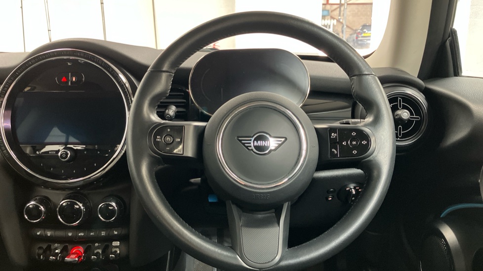 MINI Hatchback 1.5 Cooper Classic 3dr Auto [Comfort/Nav Pack] Petrol Hatchback - Image 5