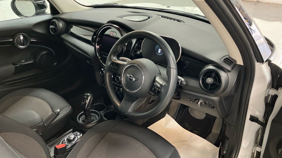 MINI Hatchback 1.5 Cooper Classic 3dr Auto [Comfort/Nav Pack] Petrol Hatchback - Image 6