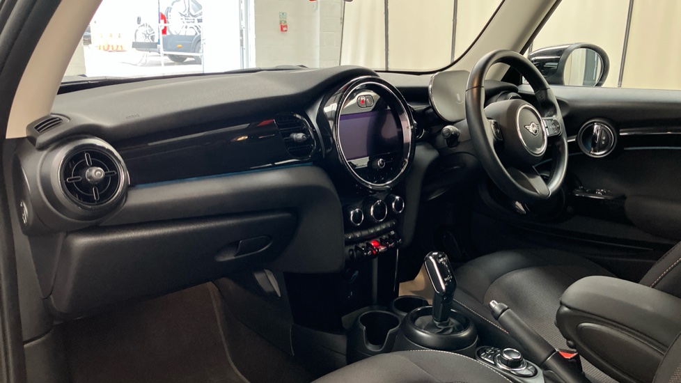MINI Hatchback 1.5 Cooper Classic 3dr Auto [Comfort/Nav Pack] Petrol Hatchback - Image 7