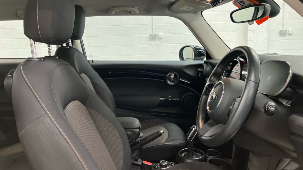 MINI Hatchback 1.5 Cooper Classic 3dr Auto [Comfort/Nav Pack] Petrol Hatchback - Image 11