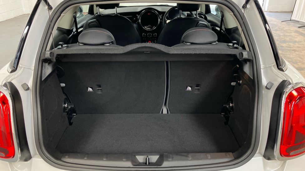 MINI Hatchback 1.5 Cooper Classic 3dr Auto [Comfort/Nav Pack] Petrol Hatchback - Image 13