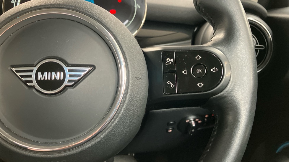 MINI Hatchback 1.5 Cooper Classic 3dr Auto [Comfort/Nav Pack] Petrol Hatchback - Image 18
