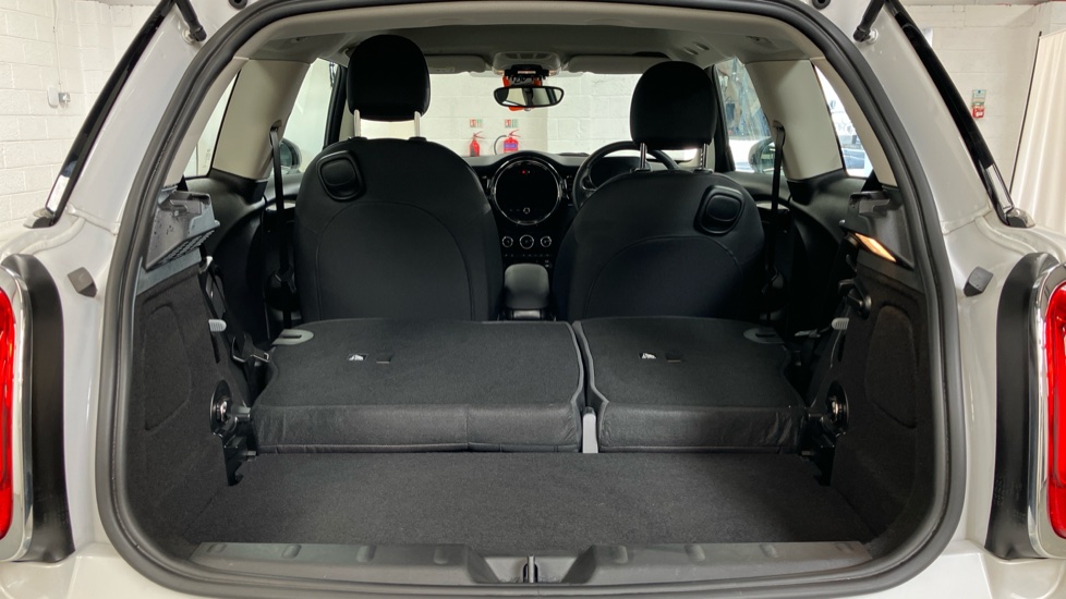 MINI Hatchback 1.5 Cooper Classic 3dr Auto [Comfort/Nav Pack] Petrol Hatchback - Image 25