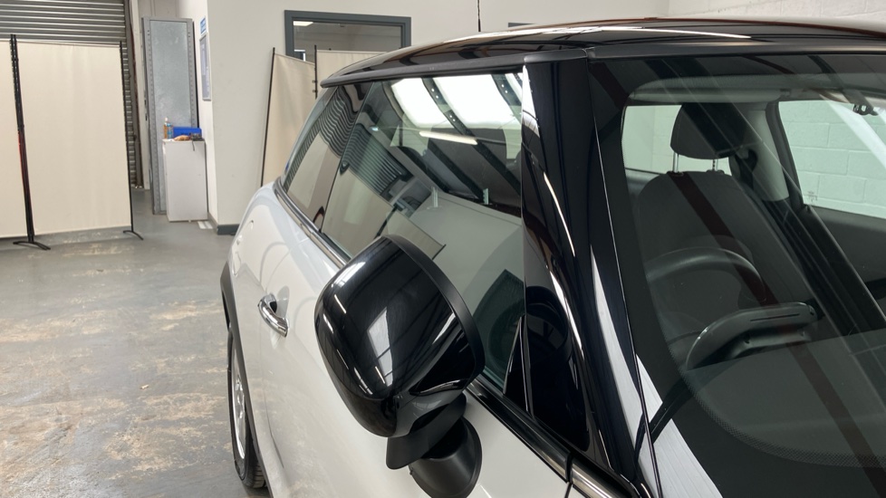 MINI Hatchback 1.5 Cooper Classic 3dr Auto [Comfort/Nav Pack] Petrol Hatchback - Image 28
