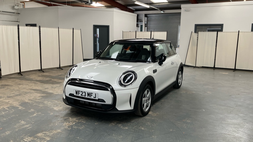 MINI Hatchback 1.5 Cooper Classic 3dr Auto [Comfort/Nav Pack] Petrol Hatchback - Image 29