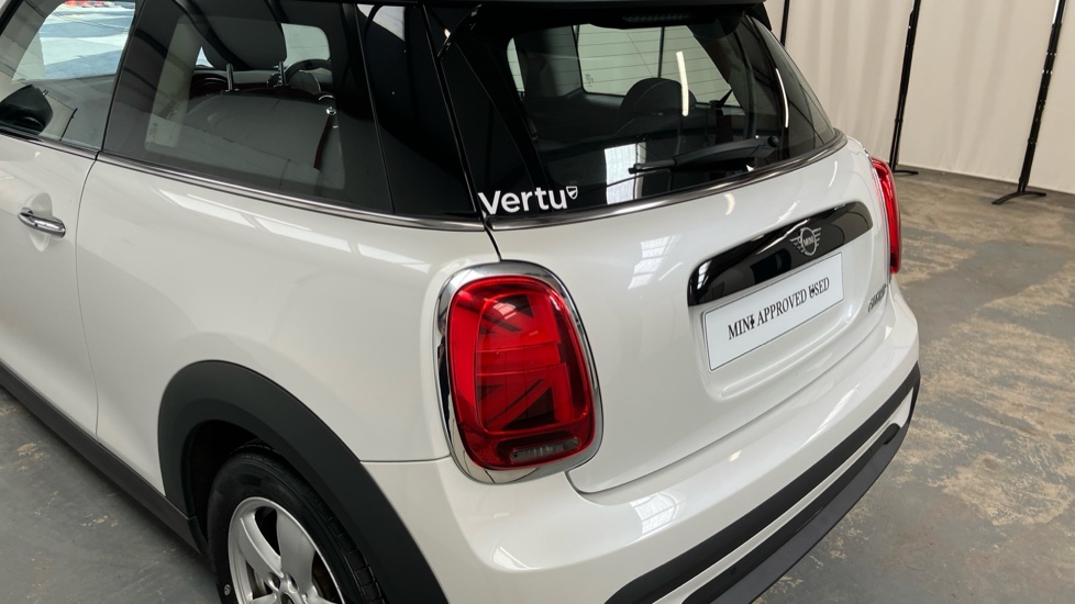 MINI Hatchback 1.5 Cooper Classic 3dr Auto [Comfort/Nav Pack] Petrol Hatchback - Image 32