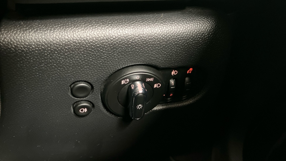 MINI Hatchback 1.5 Cooper Classic 3dr Auto [Comfort/Nav Pack] Petrol Hatchback - Image 38