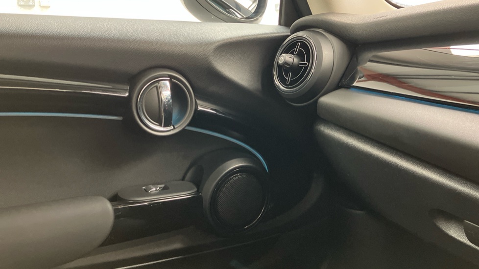 MINI Hatchback 1.5 Cooper Classic 3dr Auto [Comfort/Nav Pack] Petrol Hatchback - Image 40