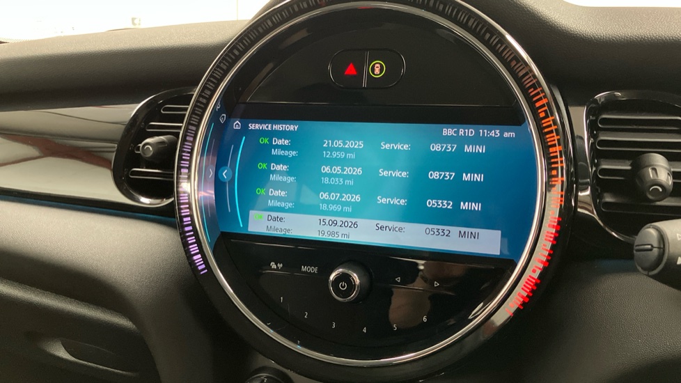 MINI Hatchback 1.5 Cooper Classic 3dr Auto [Comfort/Nav Pack] Petrol Hatchback - Image 47