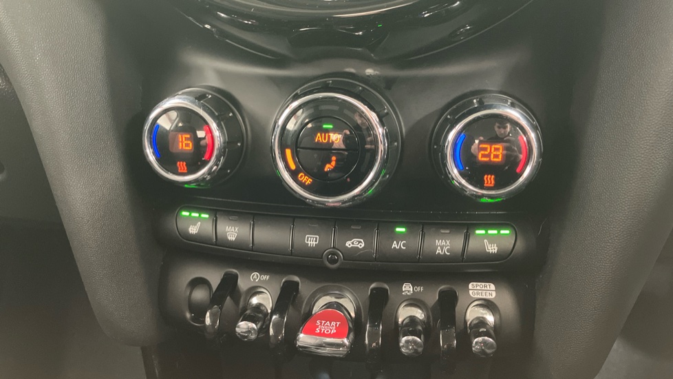 MINI Hatchback 1.5 Cooper Classic 3dr Auto [Comfort/Nav Pack] Petrol Hatchback - Image 48