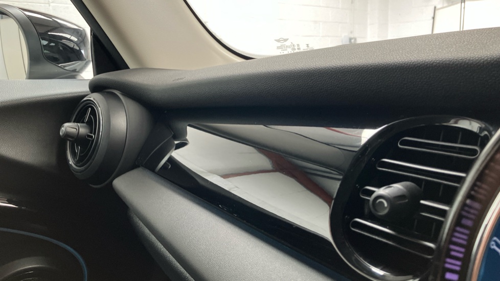 MINI Hatchback 1.5 Cooper Classic 3dr Auto [Comfort/Nav Pack] Petrol Hatchback - Image 54