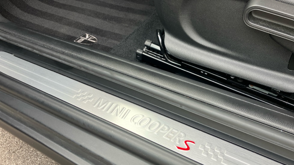 MINI Hatchback 2.0 Cooper S Exclusive 3dr Auto Petrol Hatchback - Image 45