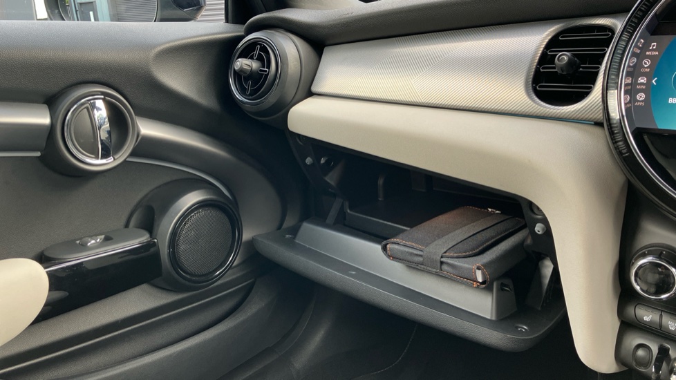 MINI Hatchback 2.0 Cooper S Exclusive 3dr Auto Petrol Hatchback - Image 52