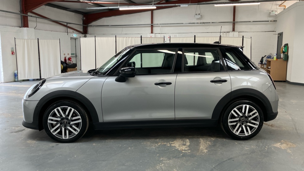 MINI Cooper 2.0 S Classic 5dr Auto Petrol Hatchback - Image 30