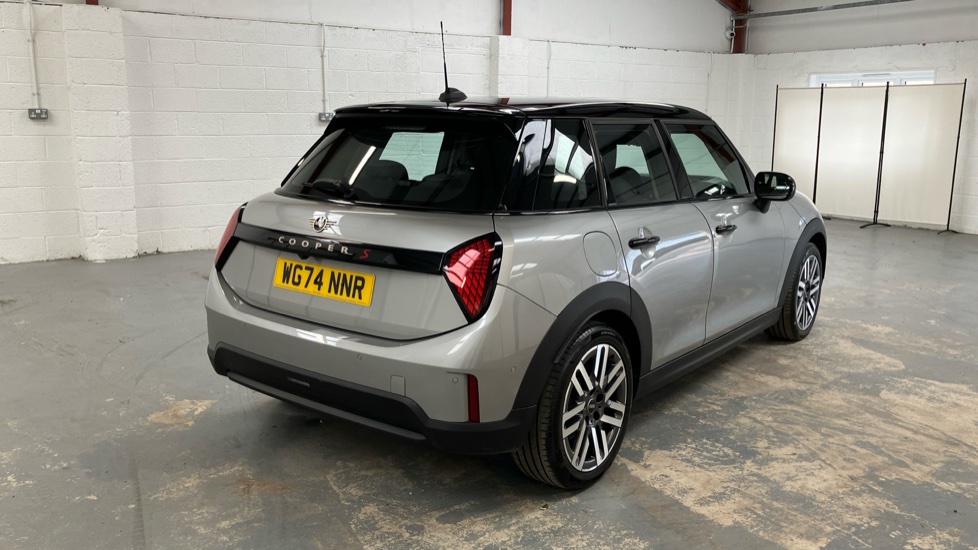 MINI Cooper 2.0 S Classic 5dr Auto Petrol Hatchback - Image 32