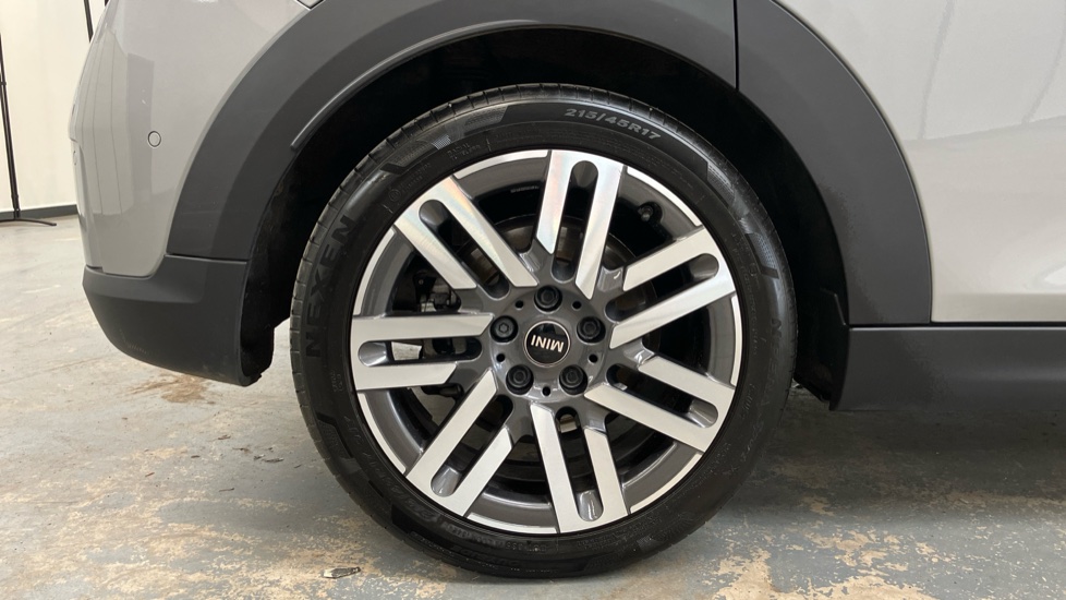 MINI Cooper 2.0 S Classic 5dr Auto Petrol Hatchback - Image 33