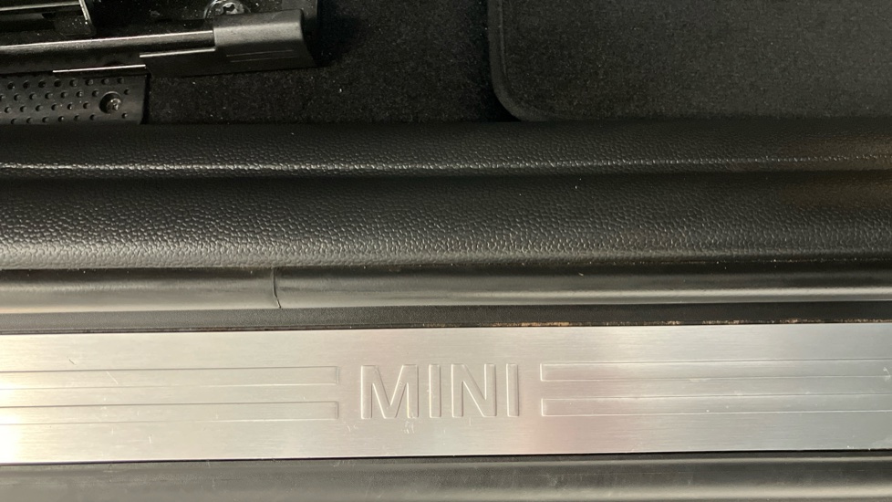 MINI Cooper 2.0 S Classic 5dr Auto Petrol Hatchback - Image 49