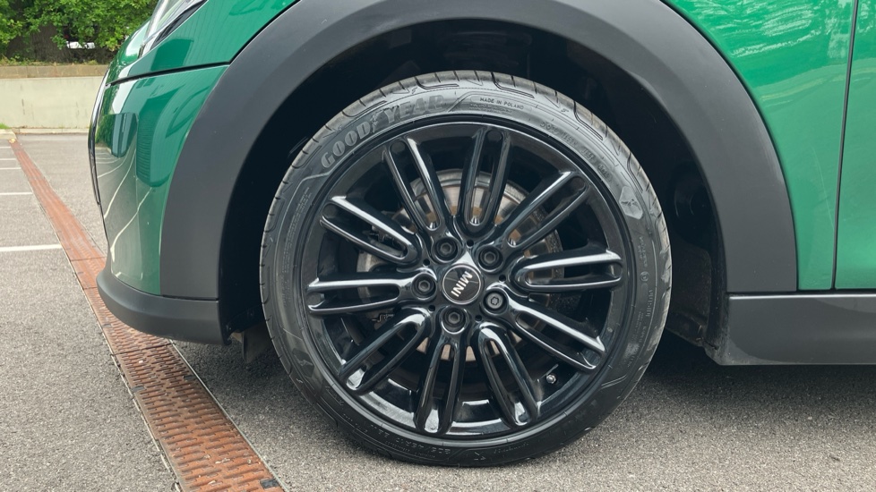 MINI Hatchback 1.5 Cooper Exclusive 5dr Auto Petrol Hatchback - Image 27
