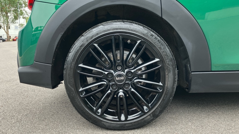 MINI Hatchback 1.5 Cooper Exclusive 5dr Auto Petrol Hatchback - Image 32
