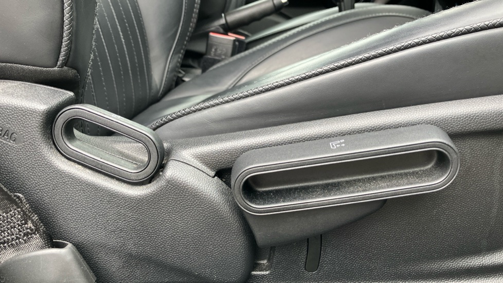 MINI Hatchback 1.5 Cooper Exclusive 5dr Auto Petrol Hatchback - Image 47
