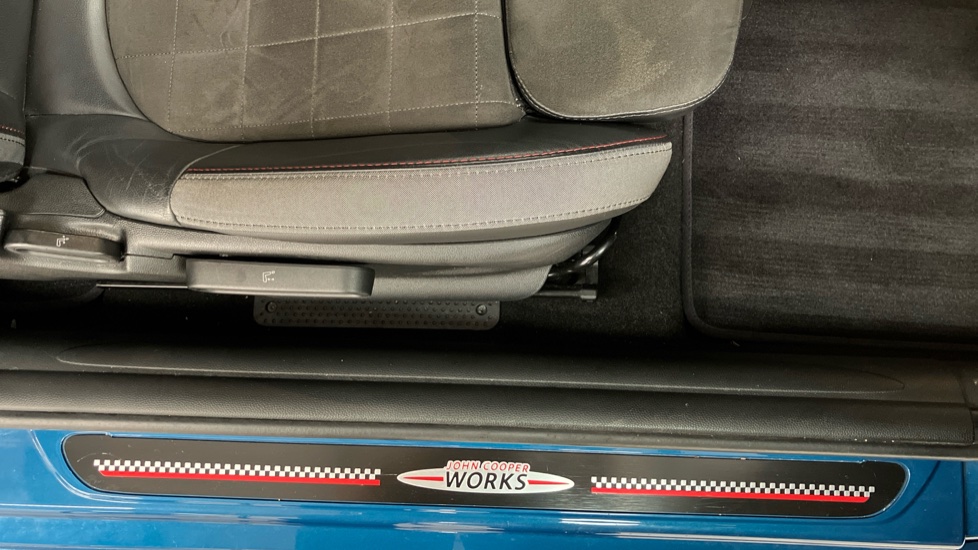 MINI Hatchback 1.5 Cooper Sport 3dr Petrol Hatchback - Image 44