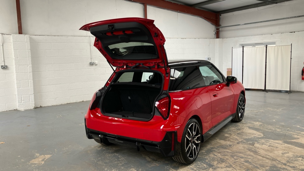MINI Cooper 160kW SE Sport 54kWh 3dr Auto Electric Hatchback - Image 47