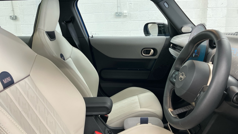 MINI Cooper 1.5 C Exclusive 5dr Auto Petrol Hatchback - Image 11