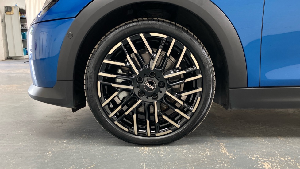 MINI Cooper 1.5 C Exclusive 5dr Auto Petrol Hatchback - Image 27